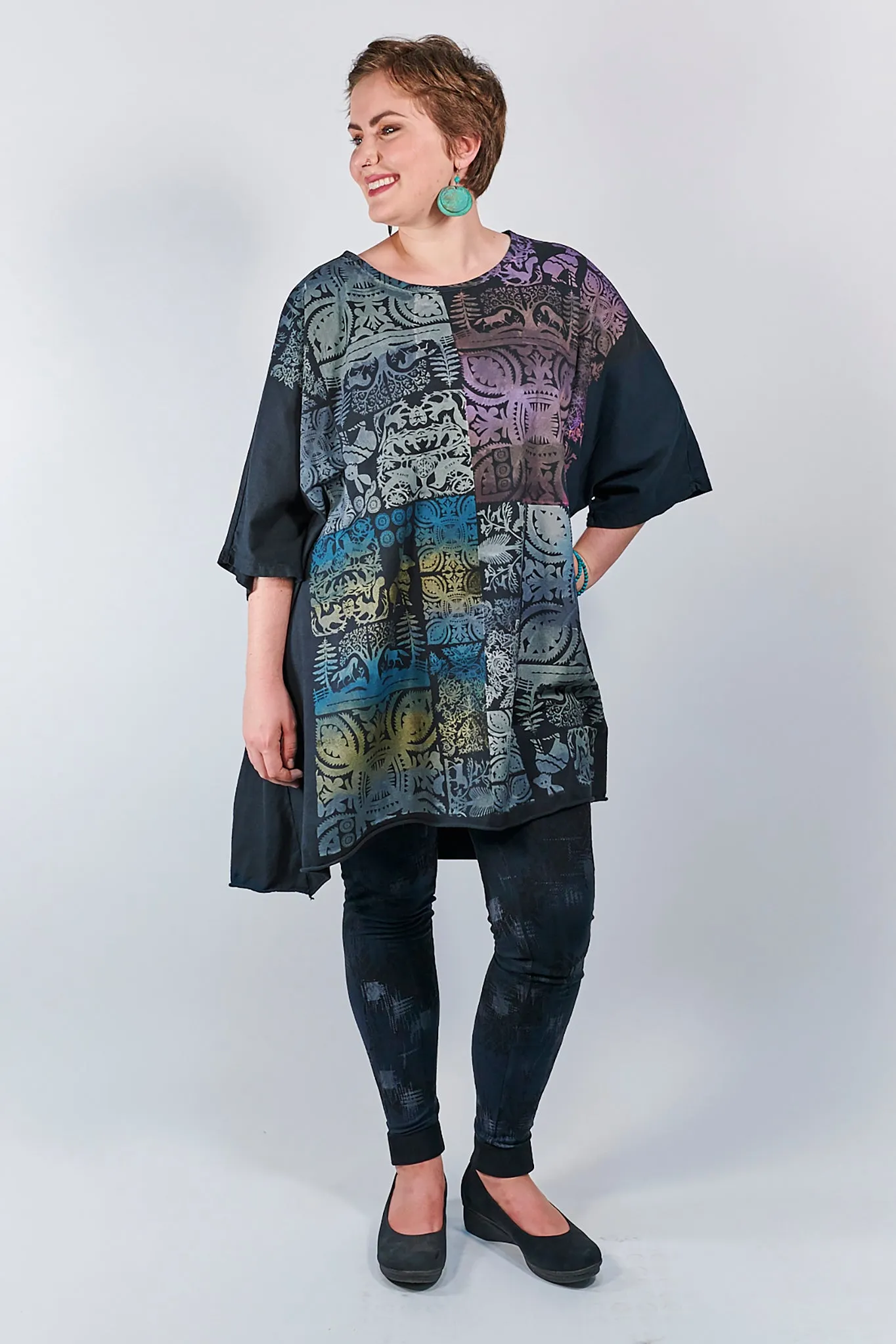 1255 Oversized Tunic Tee-Black-Animal Garden (secret horses)