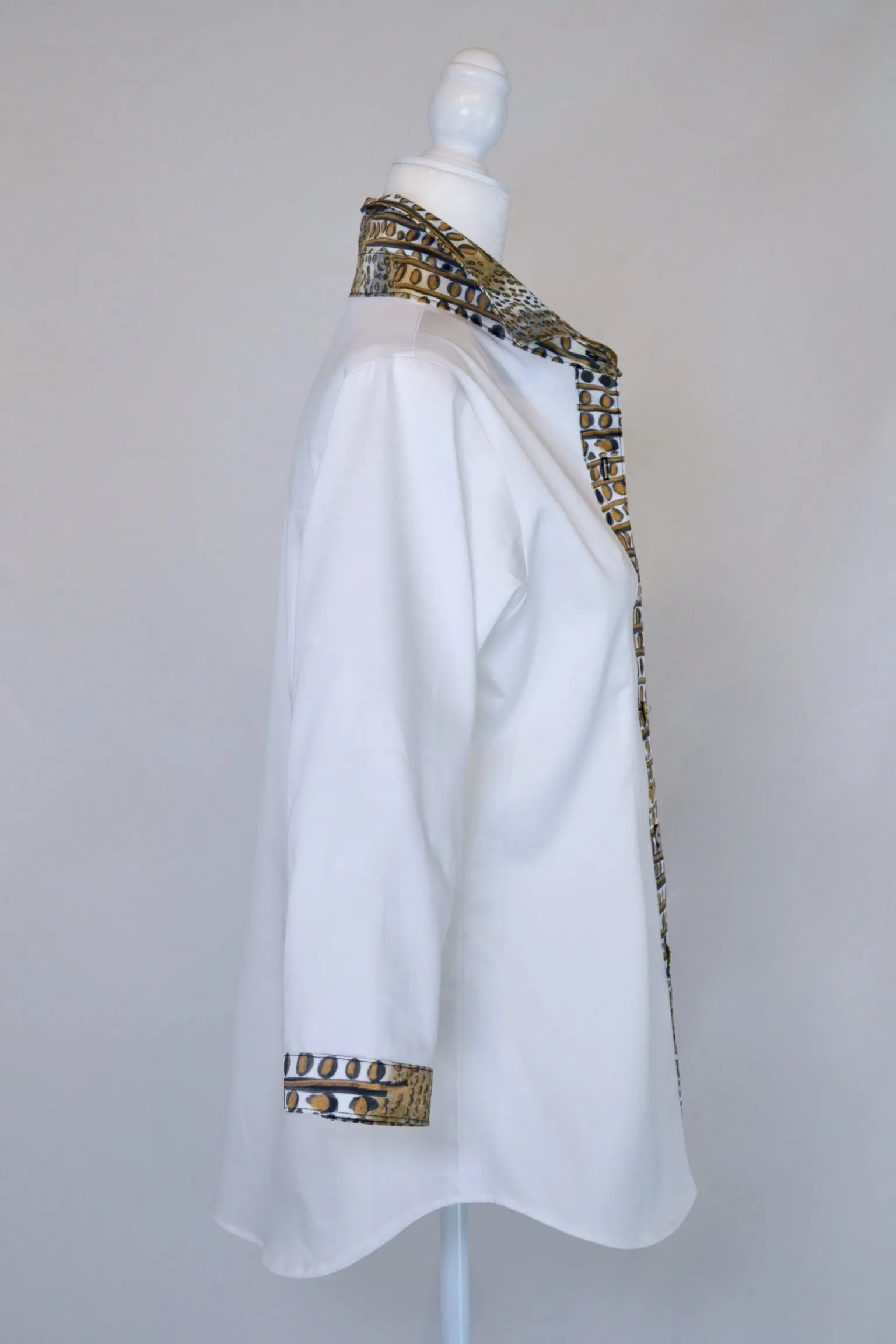 Arcadia Shirt in White and Neutral Gator