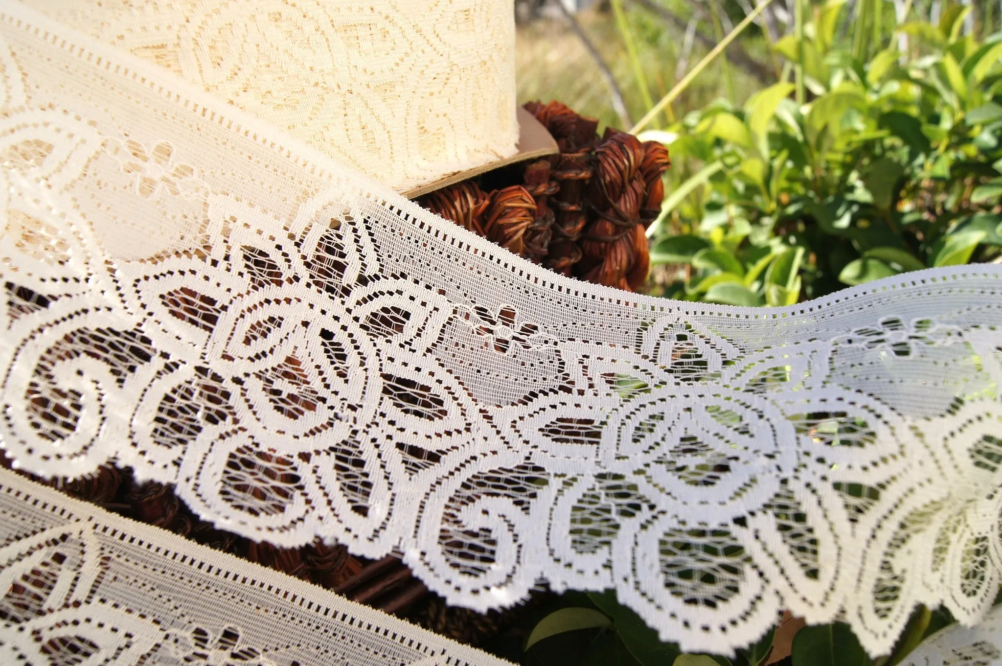 Big Flower Wide Flat Lace - Light Beige 3⅞" wide