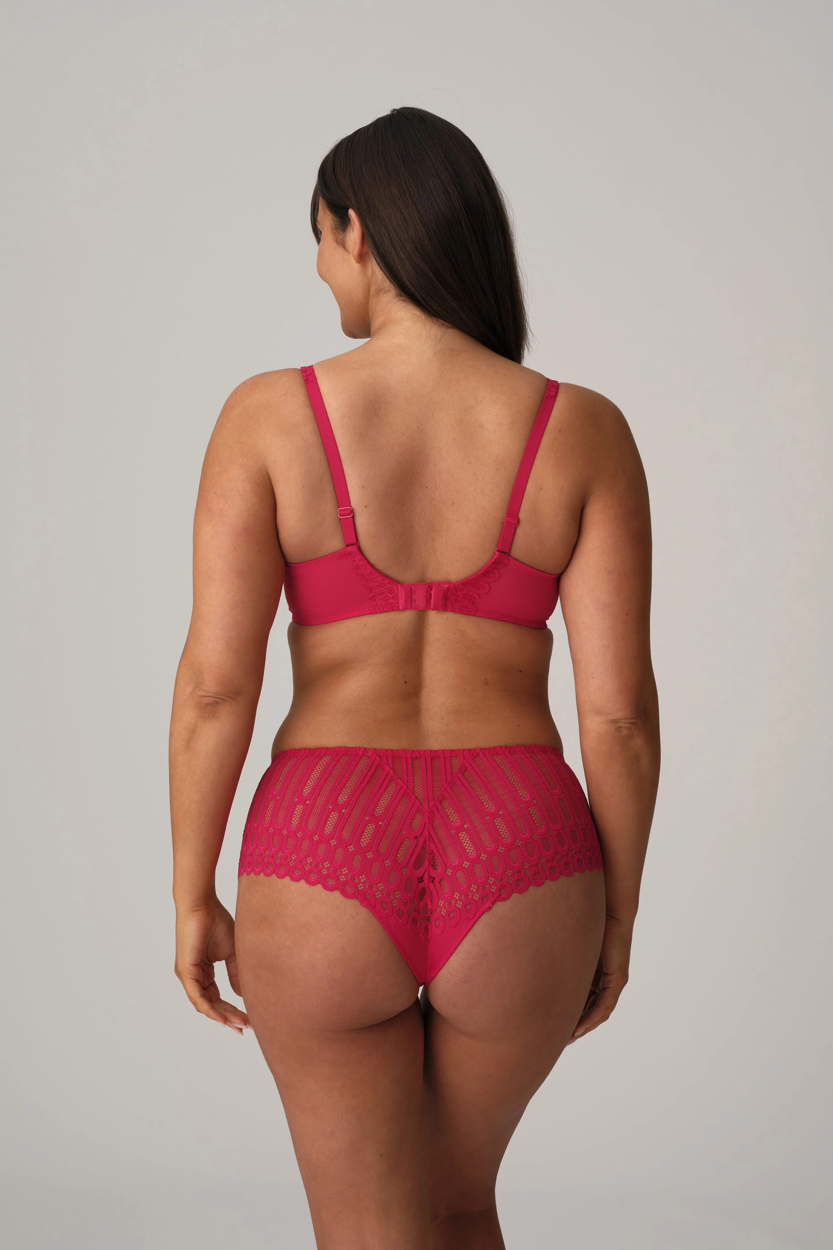 Los Ayala Hotpants In Sangria - Prima Donna Twist