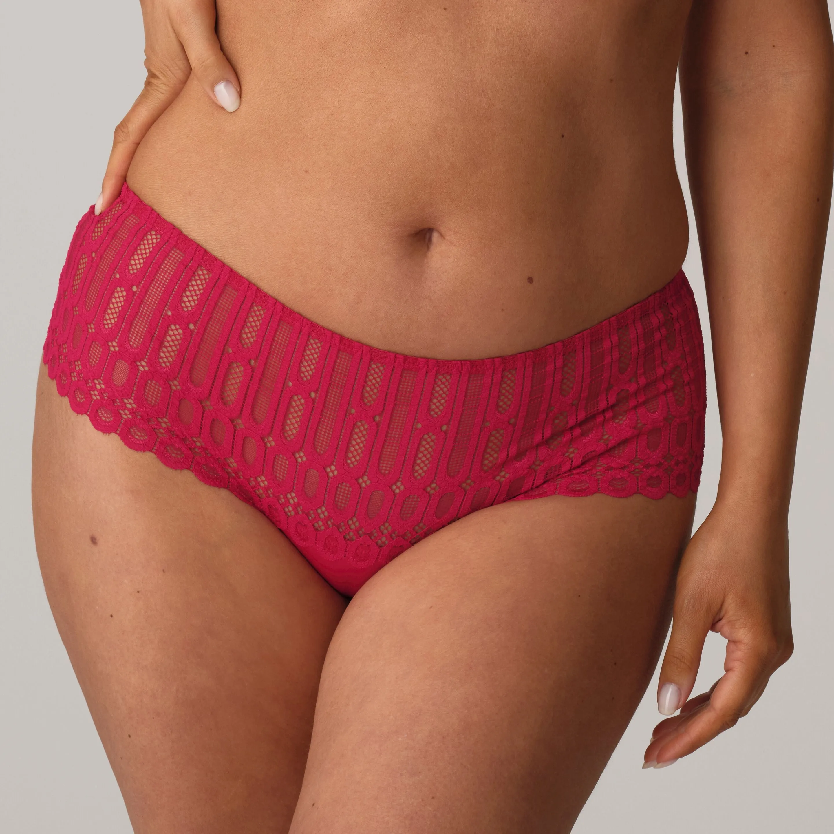 Los Ayala Hotpants In Sangria - Prima Donna Twist