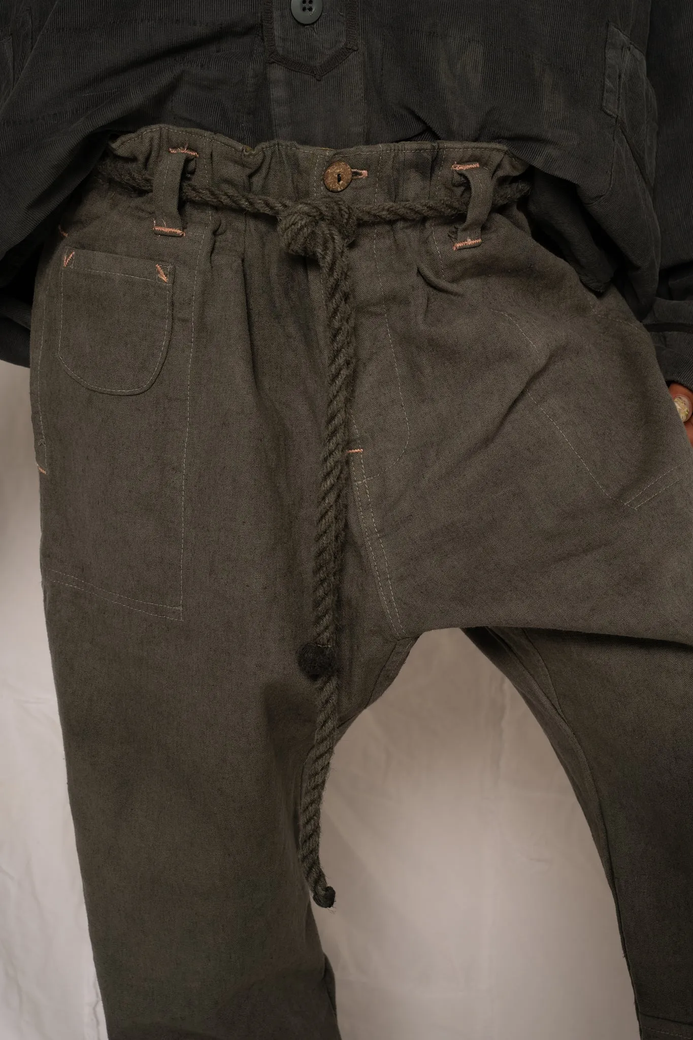 P65 Farmer Pleated Pants Linen/Organic Cotton Uneven Dye Swiss Army