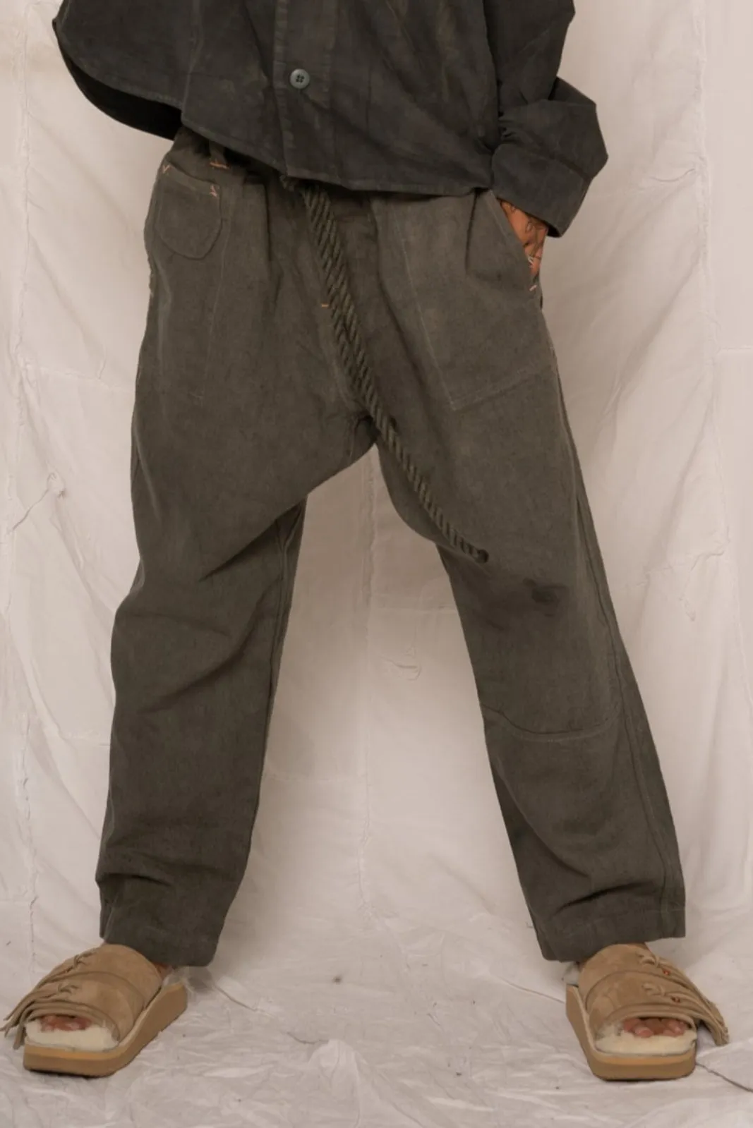 P65 Farmer Pleated Pants Linen/Organic Cotton Uneven Dye Swiss Army