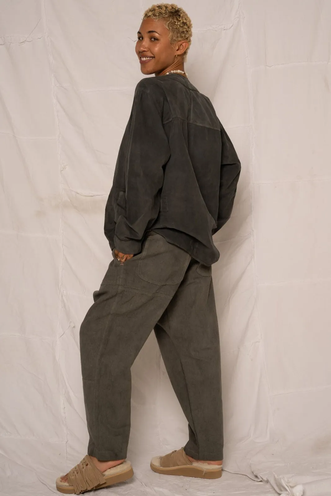 P65 Farmer Pleated Pants Linen/Organic Cotton Uneven Dye Swiss Army