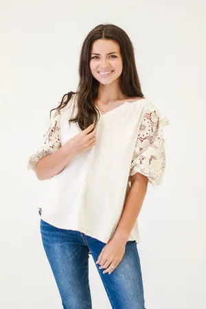 Petals & Lace 3D Floral Lace Sleeves Top in Oatmeal