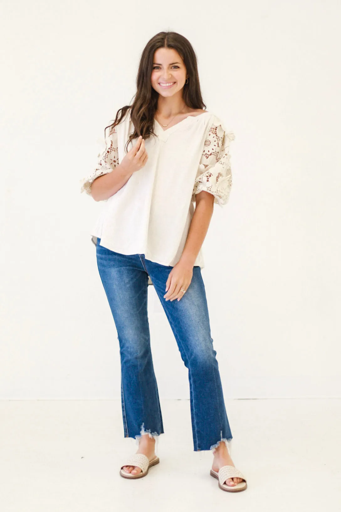 Petals & Lace 3D Floral Lace Sleeves Top in Oatmeal