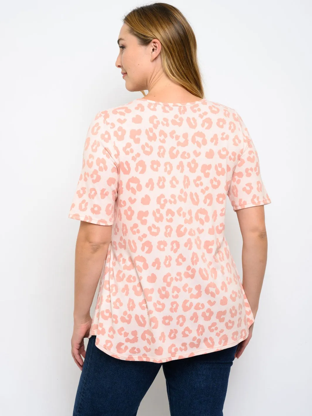 PLUS SIZE SHORT SLEEVE ANIMAL PRINT TOP