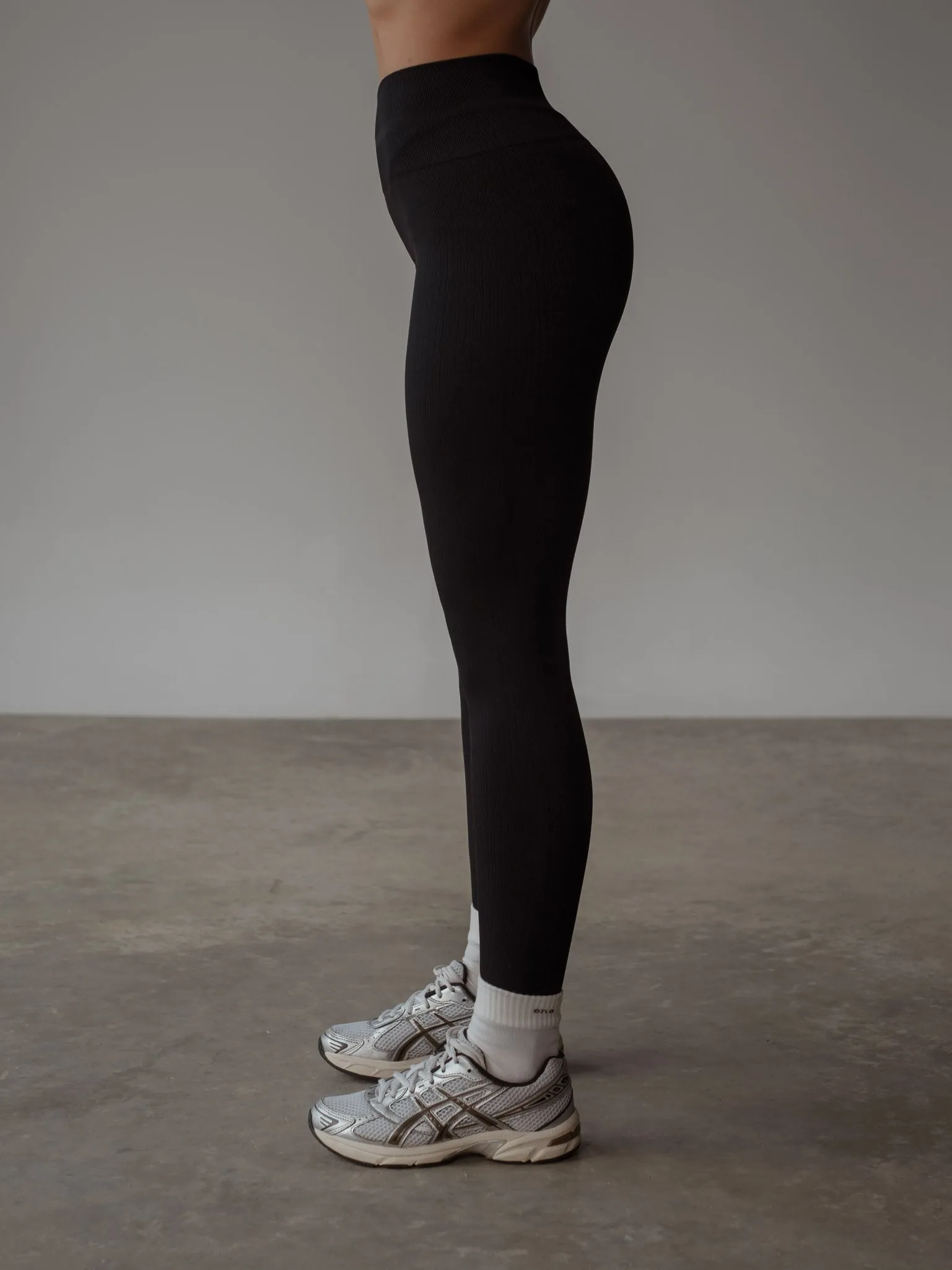 SHAPE SEAMLESS LEGGINGS - PLUS BLACK