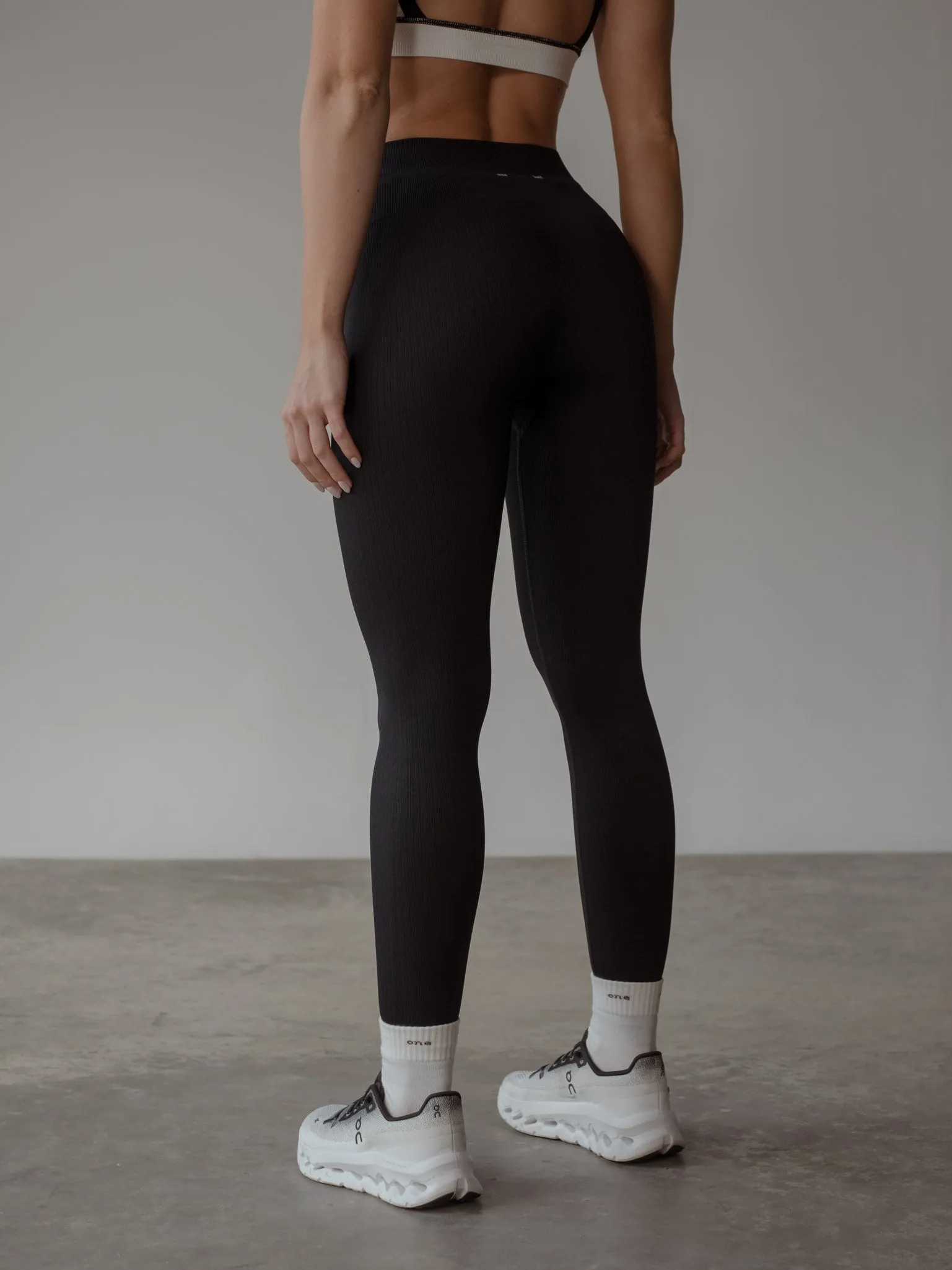 SHAPE SEAMLESS LEGGINGS - PLUS BLACK