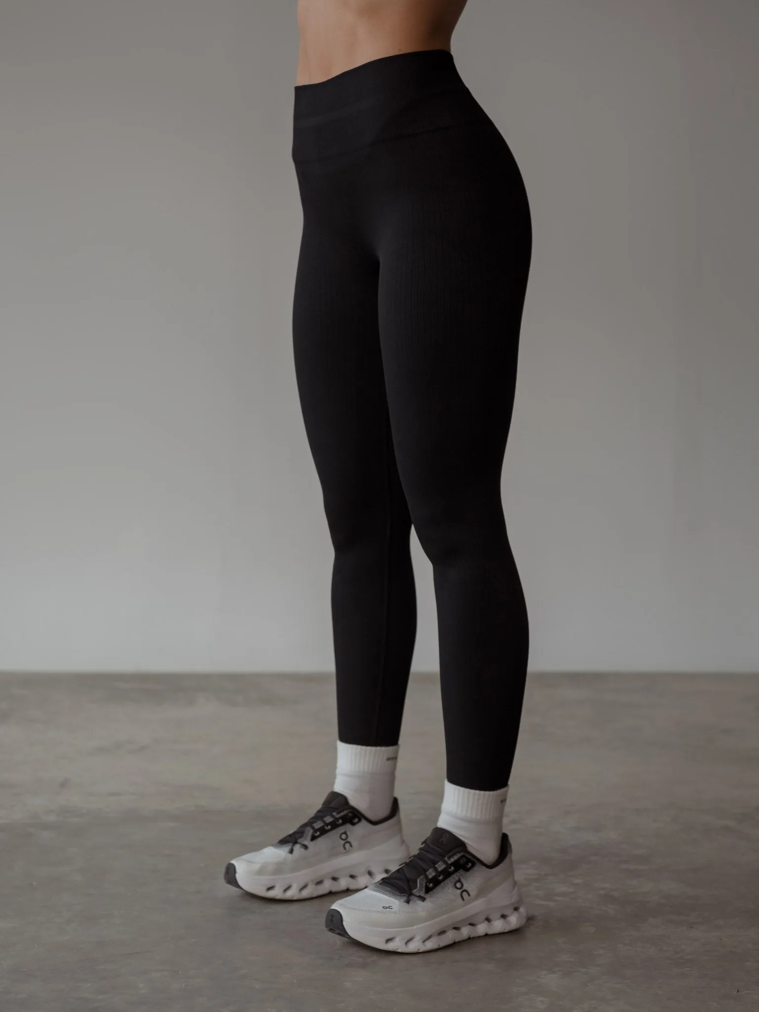 SHAPE SEAMLESS LEGGINGS - PLUS BLACK