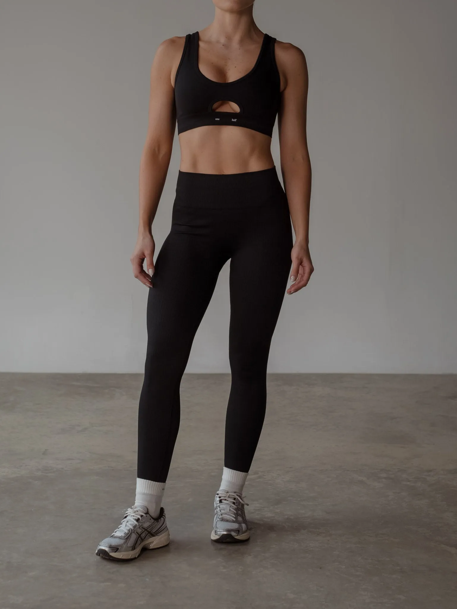 SHAPE SEAMLESS LEGGINGS - PLUS BLACK