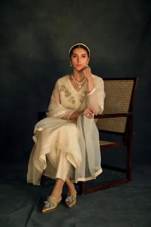 Shikha Mehta Mae Beige Jasmine Kurta Set Silk Organza Silk Chanderi Beige Hana Ss21F-Bj
