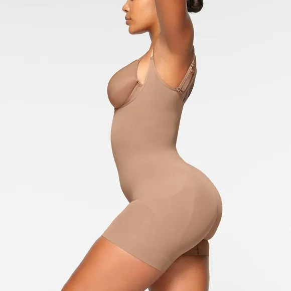 SKIMS Seamless Sculpt Open Bust Shortie Shapewear Bodysuit Sienna Nude NEW Large