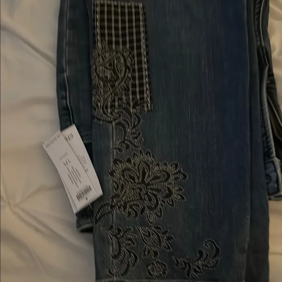 SO SLIMMINGGirlfriend Embroidered Patches Ankle Jeans Black Accents - 8R