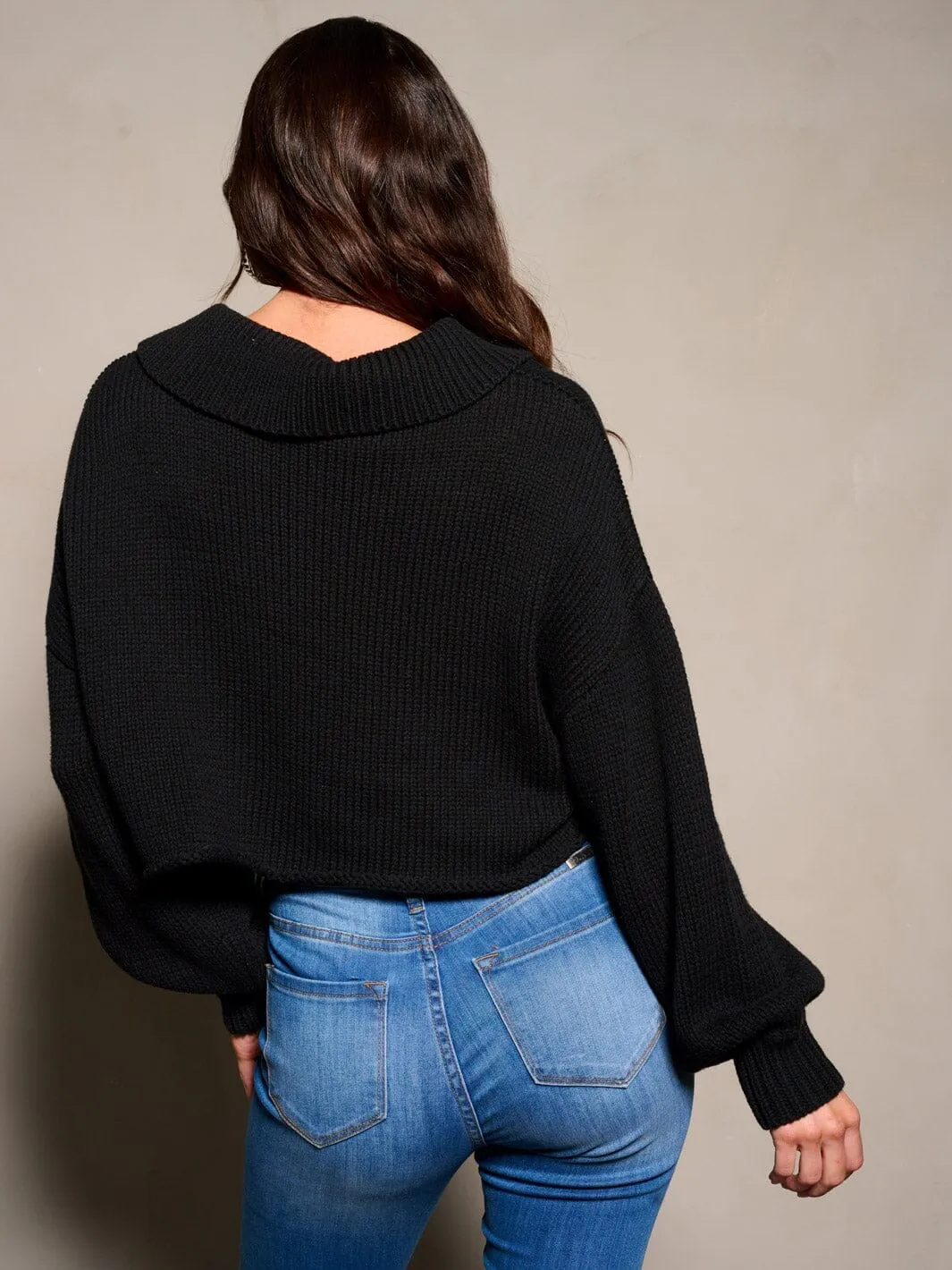WOMEN'S LONG SLEEVE BUTTONS DETAILED CROP SWEATER