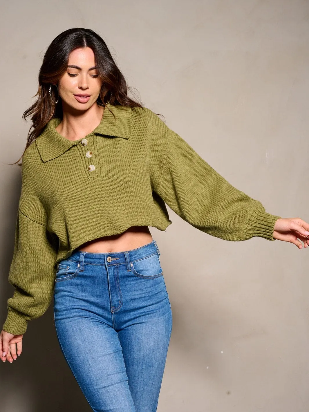 WOMEN'S LONG SLEEVE BUTTONS DETAILED CROP SWEATER