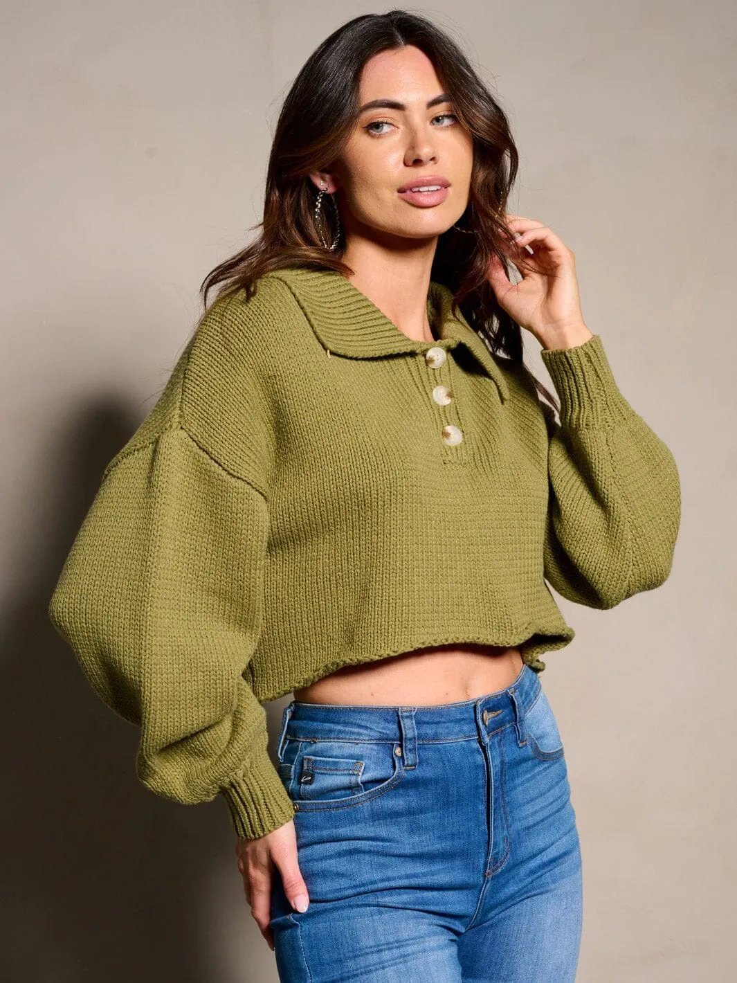 WOMEN'S LONG SLEEVE BUTTONS DETAILED CROP SWEATER