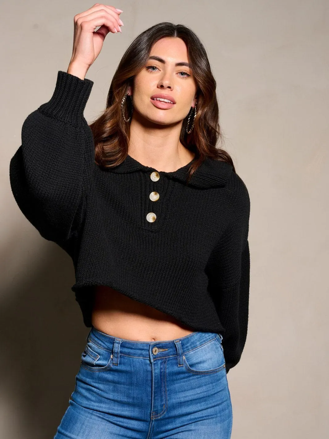 WOMEN'S LONG SLEEVE BUTTONS DETAILED CROP SWEATER